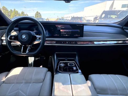 Used 2023 BMW i7 xDrive60 AWD/4WD image 10