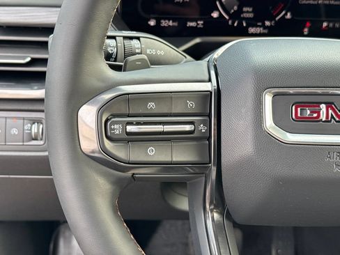 Used 2025 GMC Acadia AT4 AWD/4WD image 16