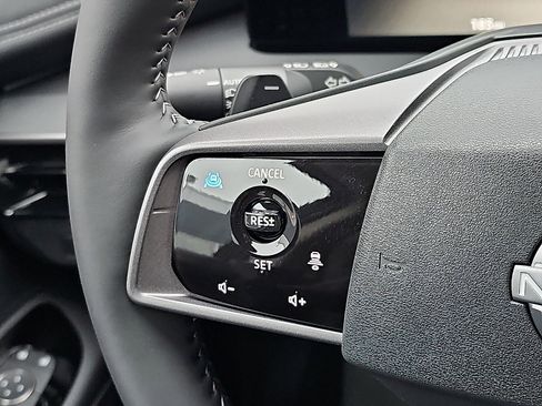 Certified 2025 Nissan Murano SV image 21