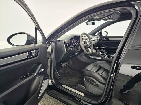 Used 2022 Porsche Cayenne Turbo AWD/4WD image 19