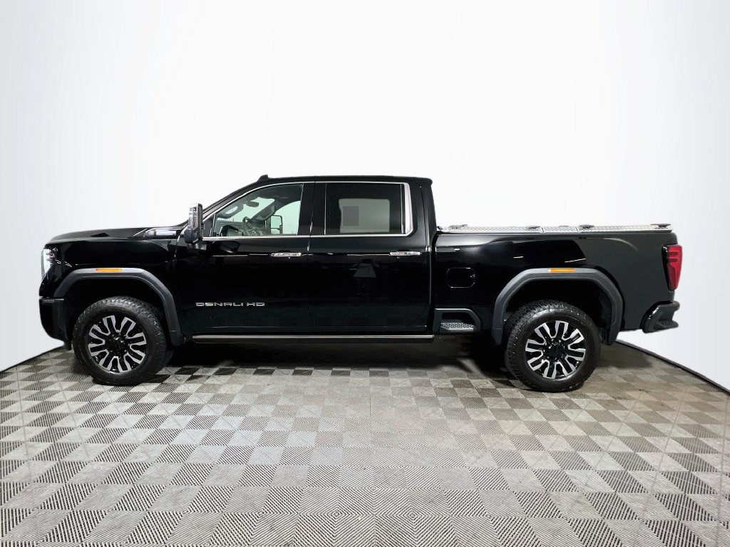Used 2024 GMC Sierra 3500 Denali Ultimate AWD/4WD image 4