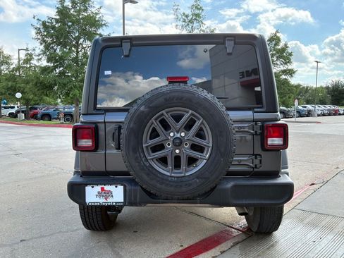 Used 2025 Jeep Wrangler Unlimited Sport AWD/4WD image 7