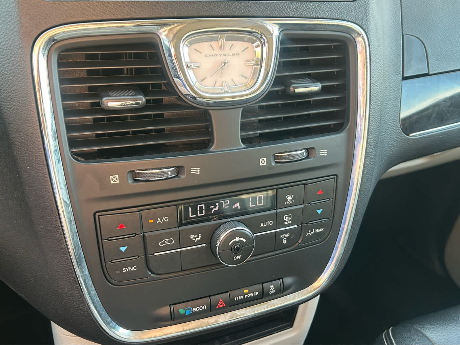 Used 2016 Chrysler Town & Country Touring FWD image 27