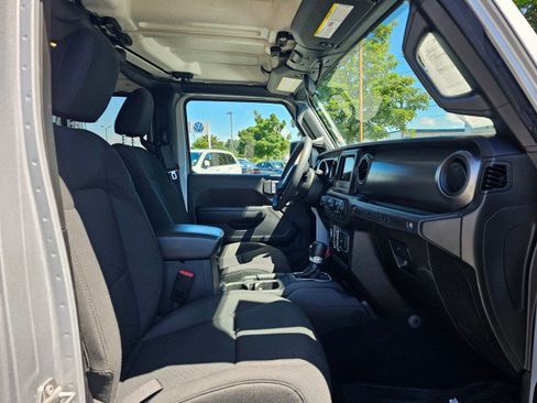 Used 2023 Jeep Wrangler Unlimited AWD/4WD image 10