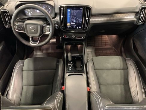 Used 2022 Volvo XC40 T5 R-Design w/ Climate Package image 32