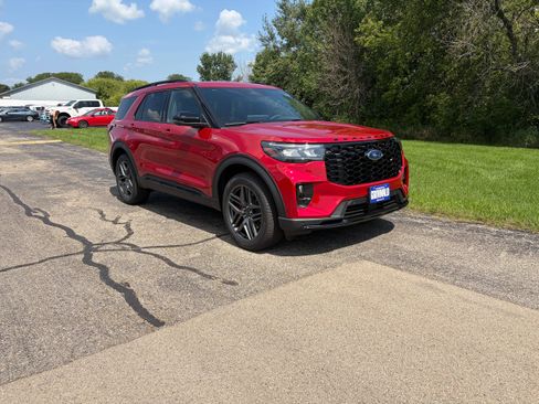 New 2026 Ford Explorer ST-Line w/ ST-Line Street Pack AWD/4WD image 4