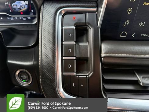 Used 2024 GMC Yukon XL SLT image 32