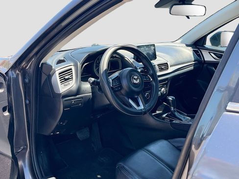 Used 2018 MAZDA MAZDA3 Touring FWD image 9