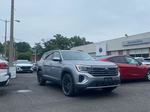 Certified 2024 Volkswagen Atlas SE w/ Panoramic Sunroof Package AWD/4WD image 1