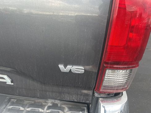 Used 2018 Toyota Tacoma SR5 image 16