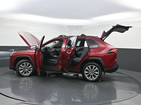 Used 2025 Toyota RAV4 XLE Premium FWD image 36