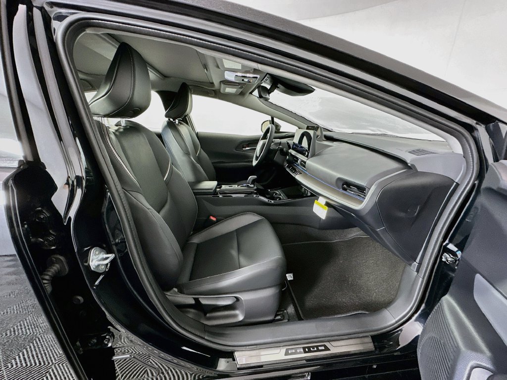 Certified 2026 Toyota Prius XLE FWD image 27