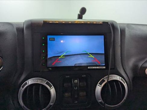 Used 2015 Jeep Wrangler Unlimited Sahara image 26