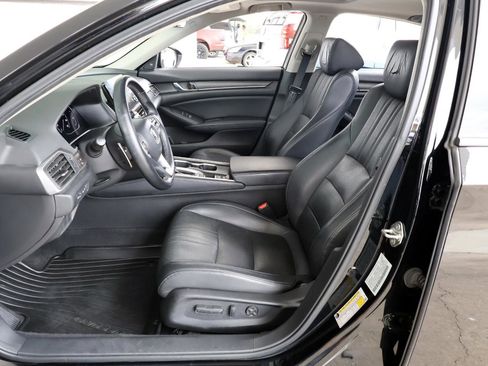 Used 2018 Honda Accord Touring image 13
