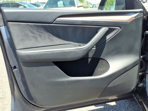 Used 2023 Tesla Model Y AWD image 18