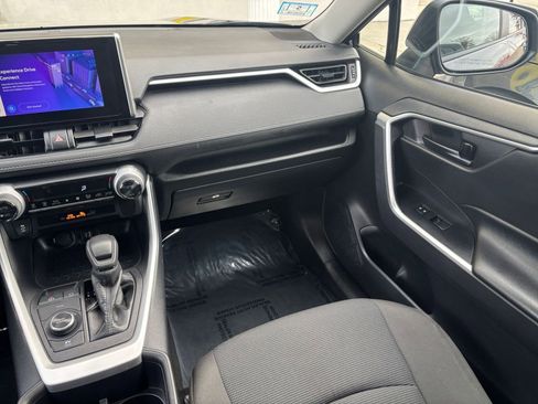 Used 2025 Toyota RAV4 LE image 31