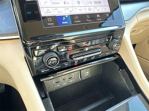 Used 2021 Jeep Grand Cherokee L Limited image 34