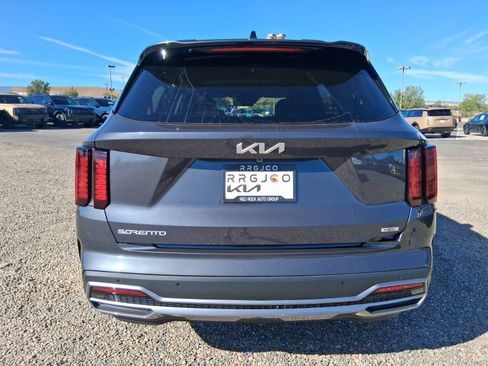 Used 2023 Kia Sorento EX AWD/4WD image 12