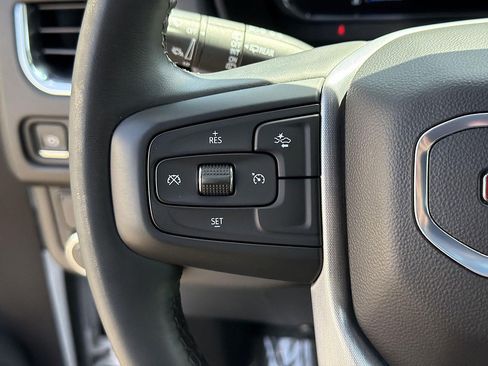 Used 2024 GMC Yukon SLT RWD image 35