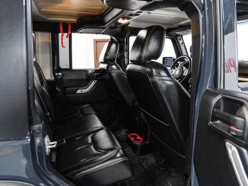 Used 2016 Jeep Wrangler Unlimited Rubicon image 33