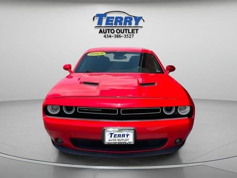Used 2021 Dodge Challenger SXT w/ Driver Convenience Group RWD image 3