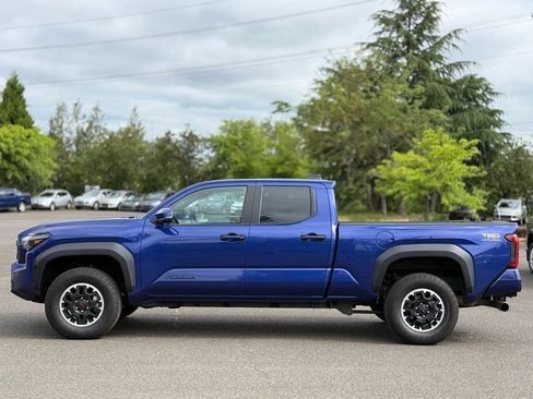 Used 2025 Toyota Tacoma TRD Off-Road w/ TRD Off Road Upgrade Package AWD/4WD image 2