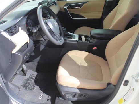 Used 2021 Toyota RAV4 XLE image 11