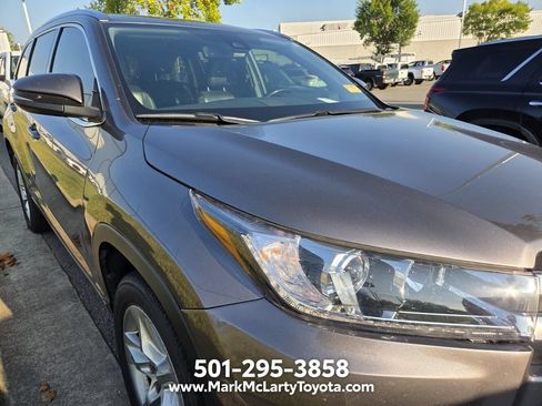 Used 2019 Toyota Highlander Limited FWD image 4