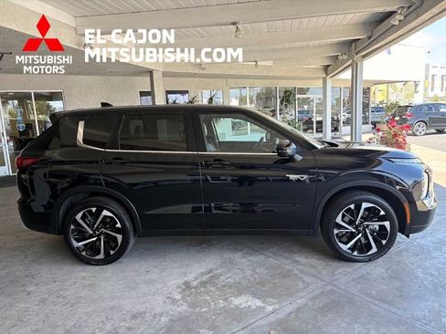Used 2025 Mitsubishi Outlander SE AWD/4WD image 2