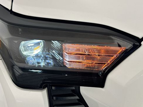 Certified 2025 Toyota Tacoma SR5 image 9