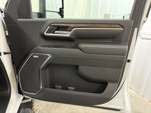 Used 2025 GMC Sierra 2500 SLT w/ SLT Premium Package image 28