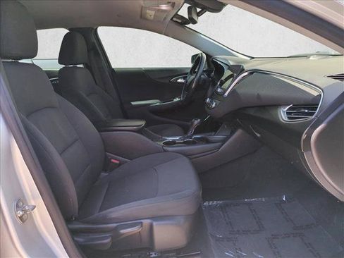 Used 2017 Chevrolet Malibu LT FWD image 18