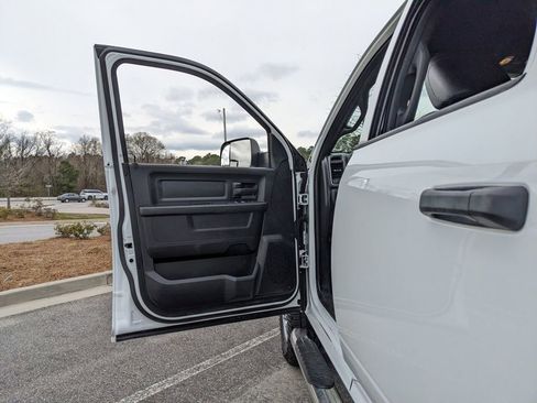 Used 2022 RAM 2500 Tradesman w/ Chrome Appearance Group image 46