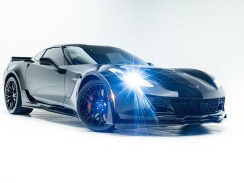 Used 2015 Chevrolet Corvette Z06 w/ 3LZ Preferred Equipment Group RWD image 5