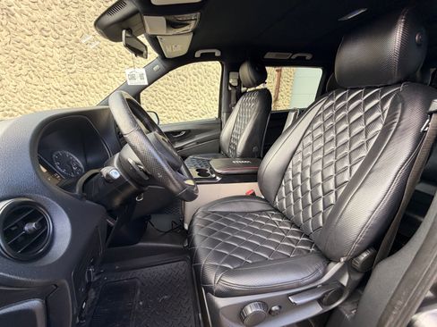 Used 2017 Mercedes-Benz Metris Passenger image 22