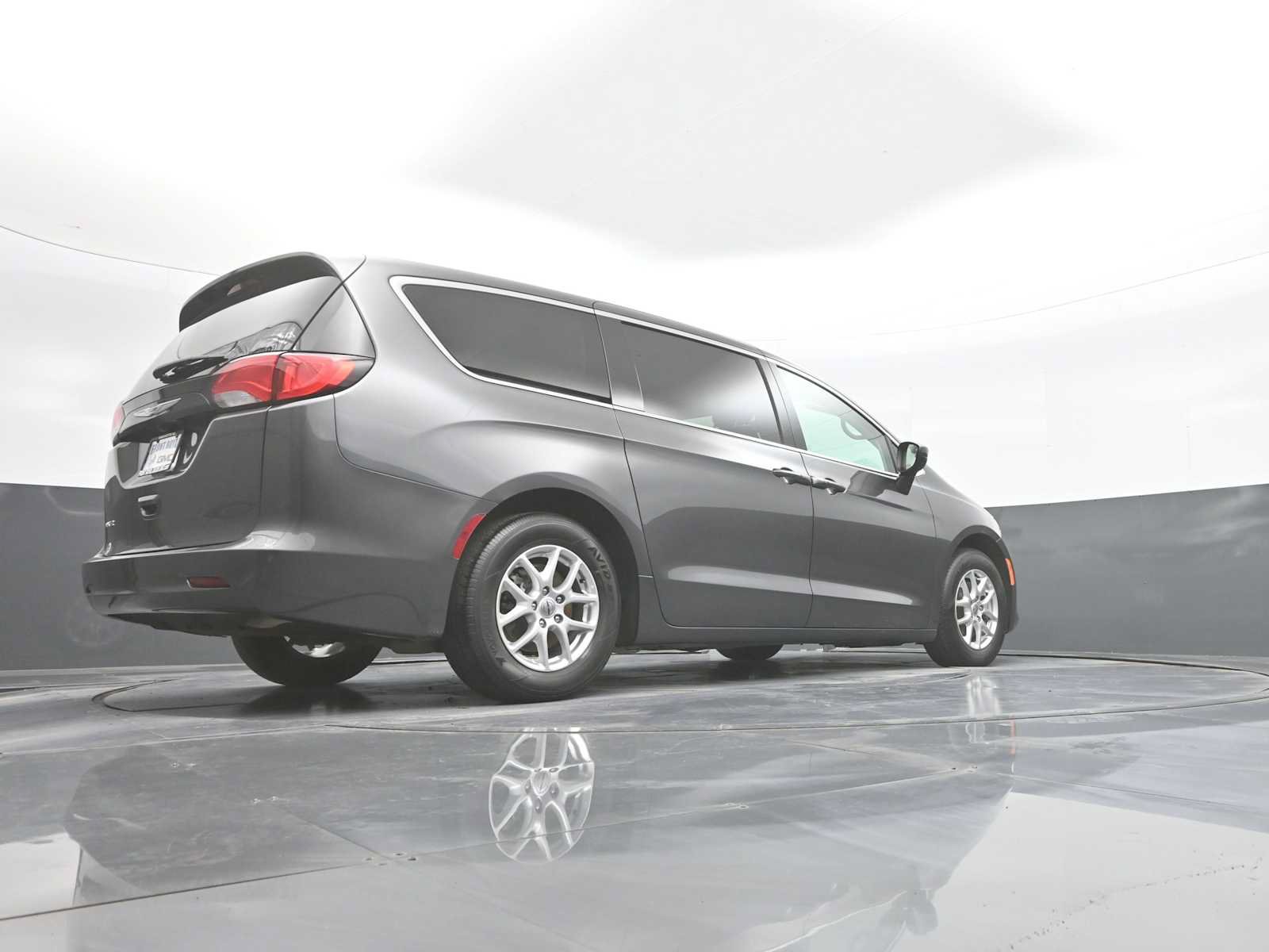Used 2023 Chrysler Voyager LX FWD image 47