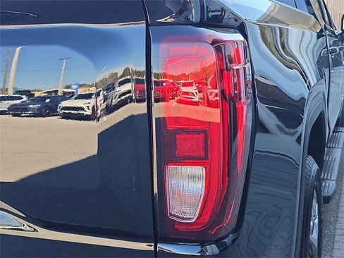 New 2026 GMC Sierra 1500 SLE w/ Preferred Package image 8