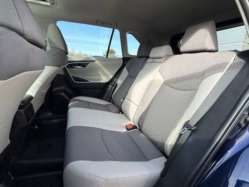 Used 2022 Toyota RAV4 XLE image 19