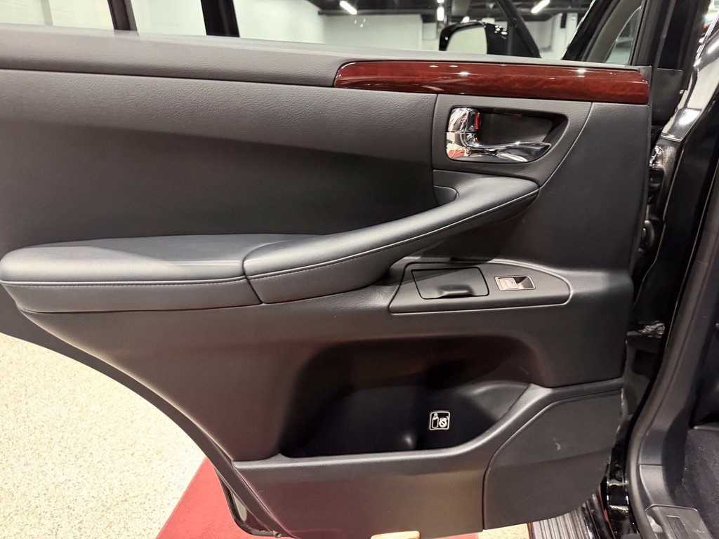 Used 2014 Lexus LX 570 4WD image 26