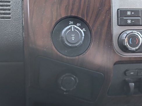 Used 2012 Ford F250 Lariat w/ Lariat Interior Pkg image 30