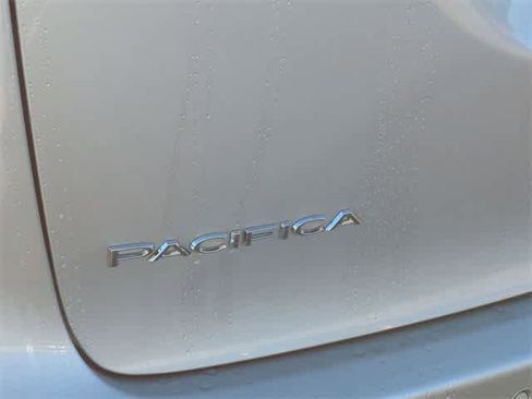 New 2026 Chrysler Pacifica Select image 13