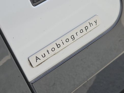 Used 2024 Land Rover Range Rover Autobiography image 14