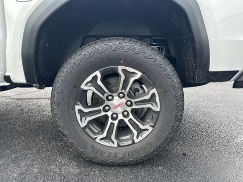 New 2025 GMC Canyon AT4 w/ LPO, Off Road Lift Package image 33