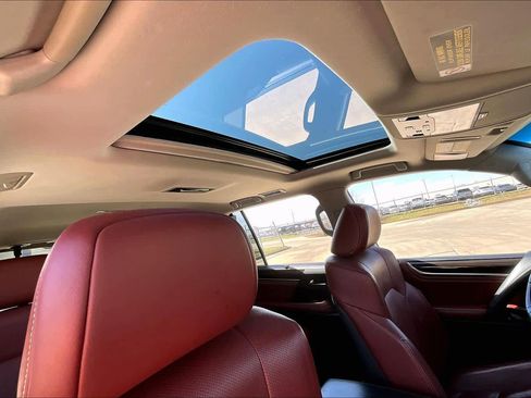 Used 2019 Lexus LX 570 4WD w/ Luxury Package image 12