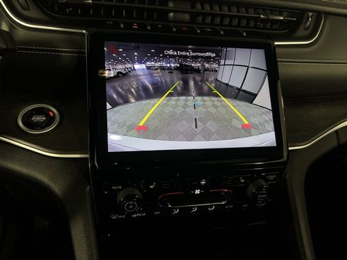 Certified 2024 Jeep Grand Cherokee Limited image 19