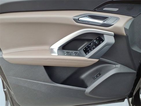 Used 2025 Audi Q5 Premium Plus w/ Premium Plus image 11