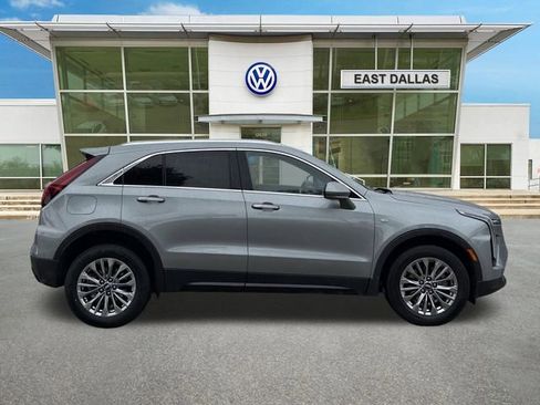 Used 2024 Cadillac XT4 Premium Luxury AWD/4WD image 2