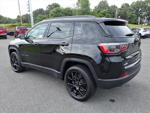 Used 2026 Jeep Compass Latitude AWD/4WD image 19