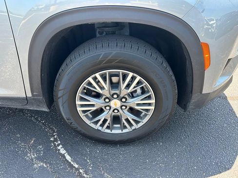 Used 2026 Chevrolet Traverse LT w/ Driver Confidence Package FWD image 2