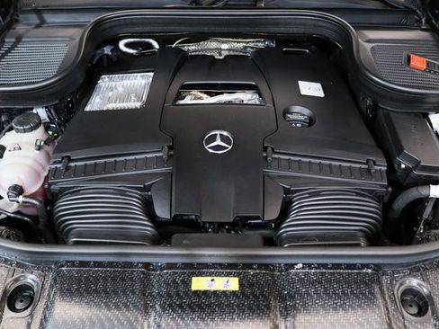 Used 2024 Mercedes-Benz GLS 580 4MATIC image 37